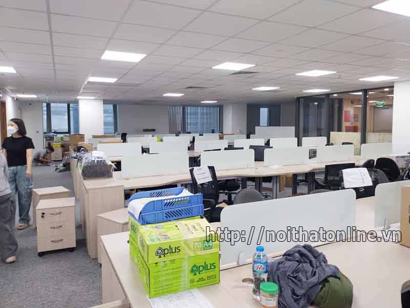 Vách ngăn bàn làm việc bằng kính